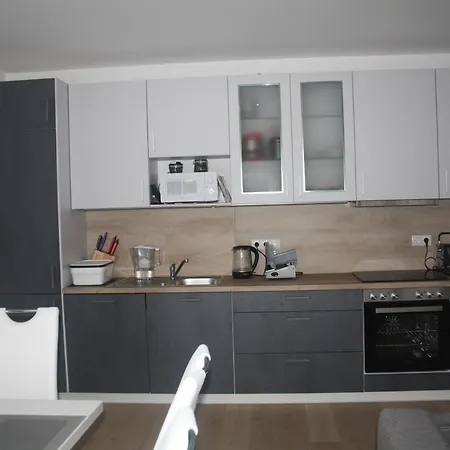 Moderne Gartenwohnung Naehe Lkh Univ Klinikum Apartmán
